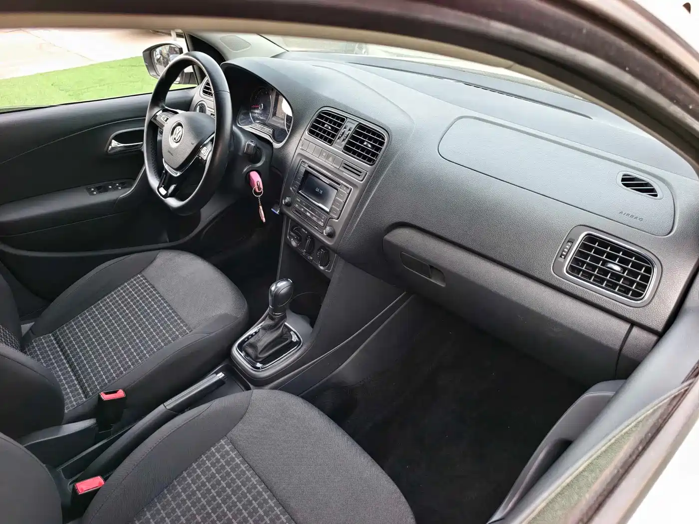 Volkswagen Polo 2016 1.6L Automatic Comfort фото 18