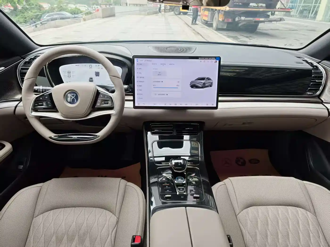 BYD Han 2025 DM-i 125KM Premium фото 16