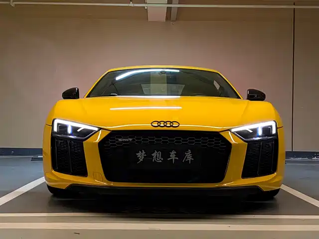AUDI R8