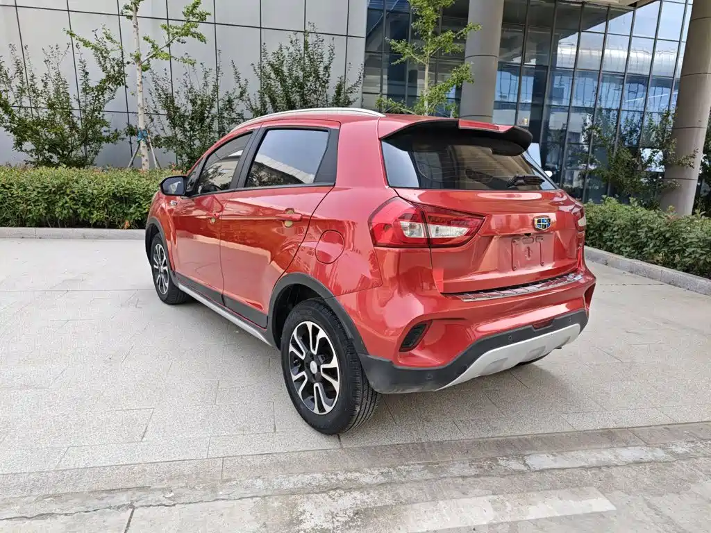 Фото 5 - Geely Vision X3