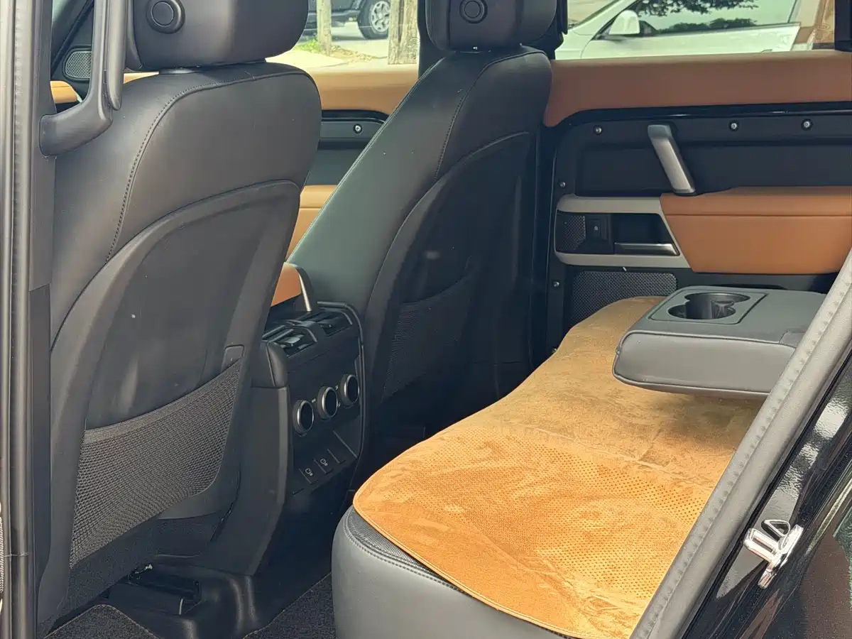 Land Rover Defender 2024 110 3.0T P400 X-DYNAMIC HSE фото 9