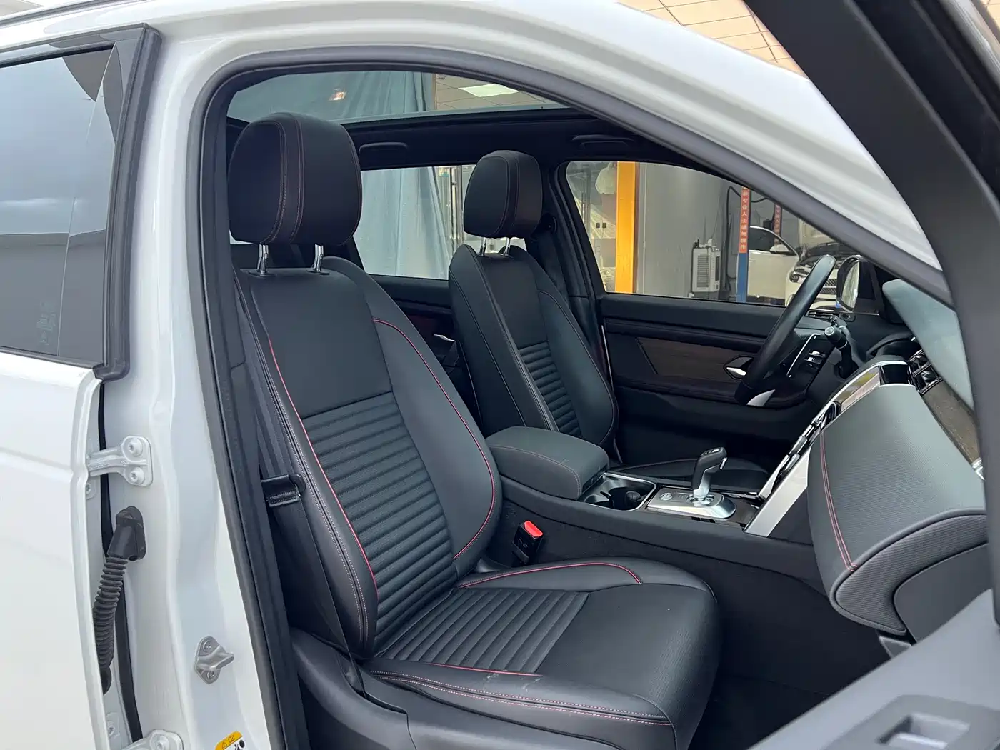 Land Rover Discovery Sport 2023 249PS R-Dynamic S Performance Version фото 17