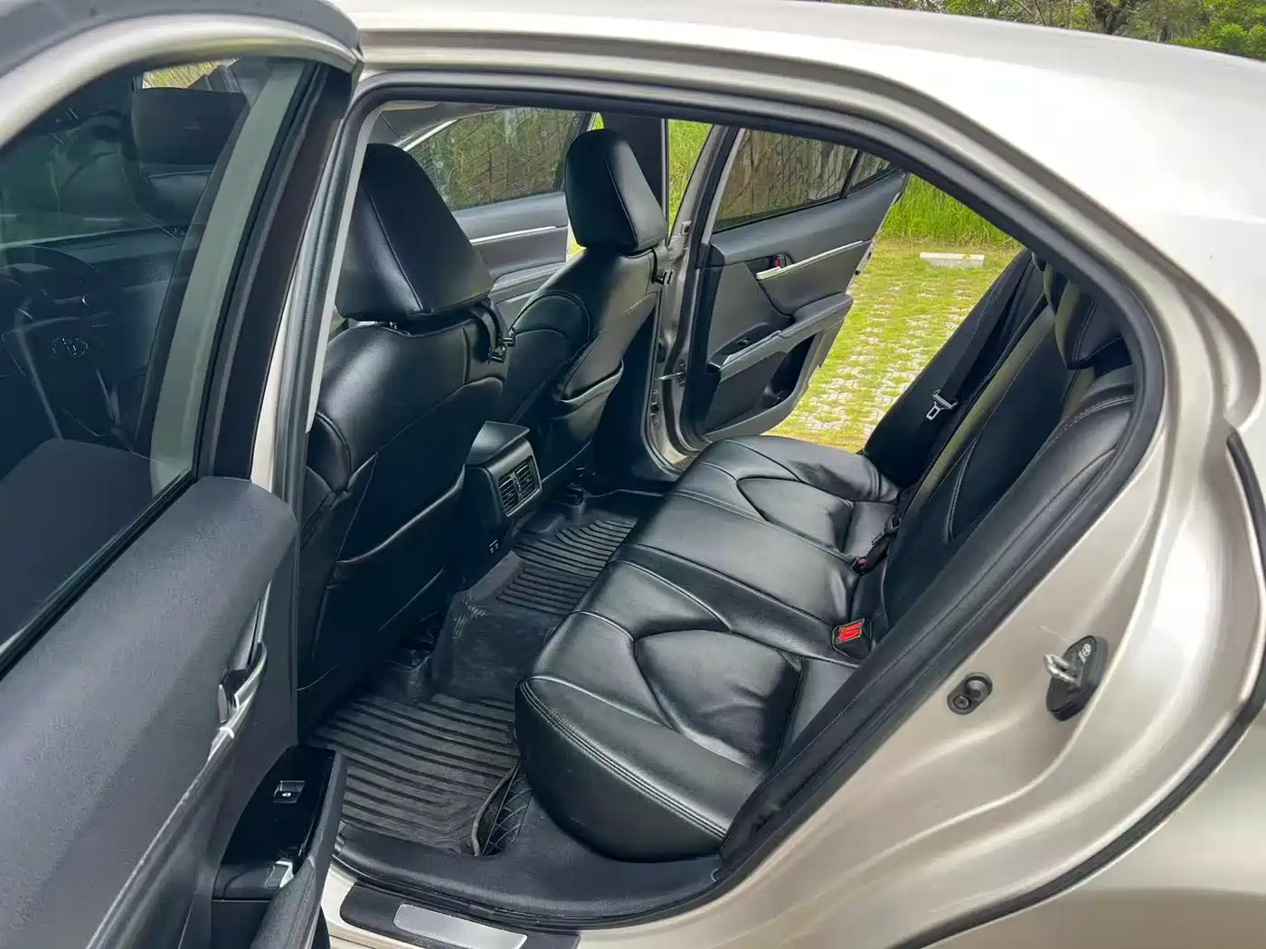 Photo 8 - Toyota Camry