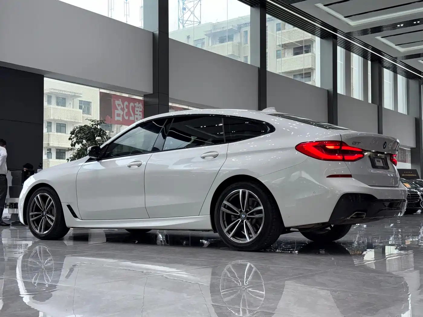 BMW 6 Series GT 2020 630i M Sport Package фото 9