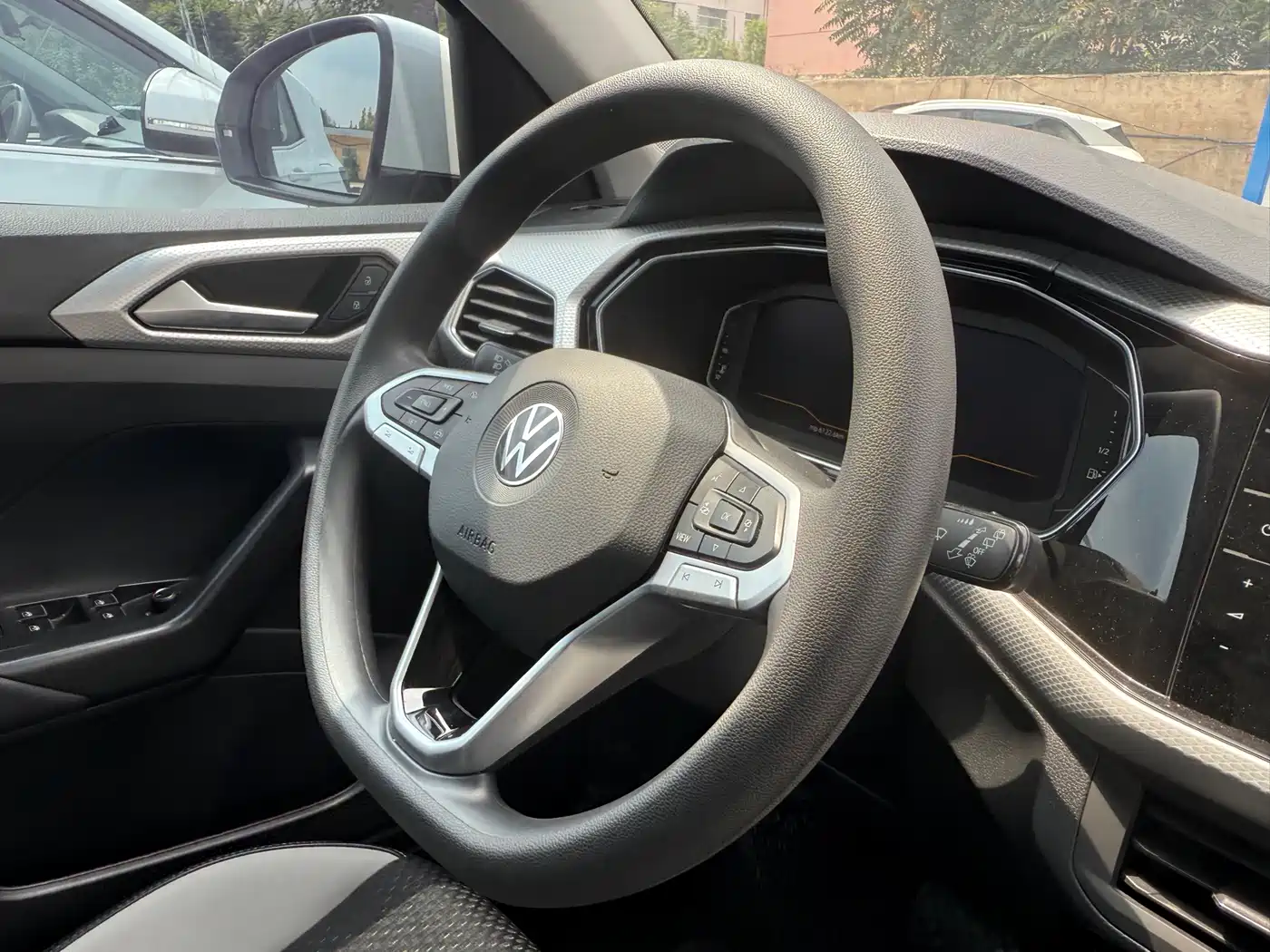 Volkswagen Tacqua 2024 2023 Model 200TSI DSG Joy Smart Connect Edition