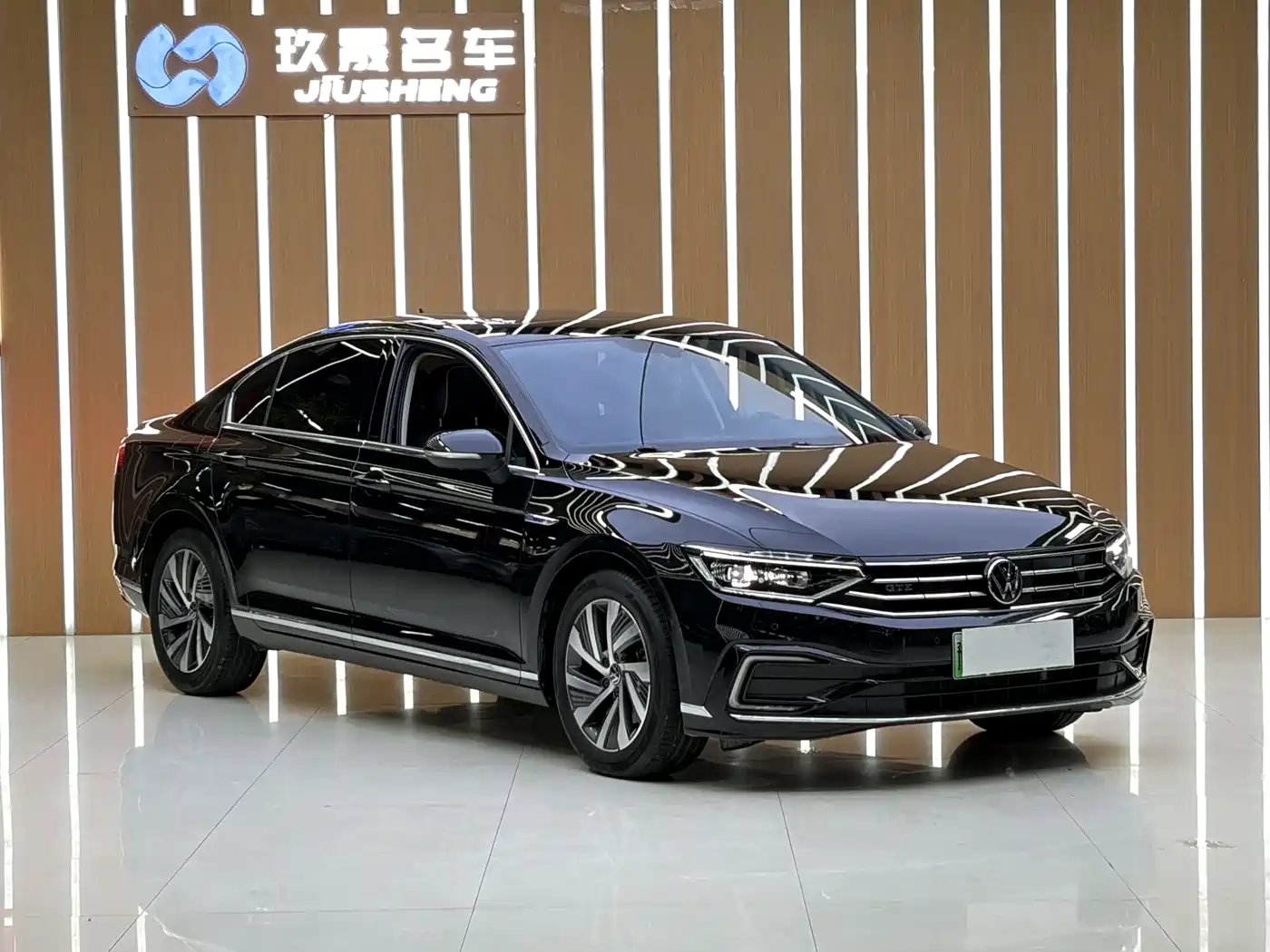 VOLKSWAGEN MAGOTAN GTE PLUG IN HYBRID