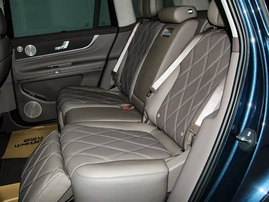 AITO Wenjie AITO M9 2025 Extended Range Ultra 52kWh 5-Seater фото 19