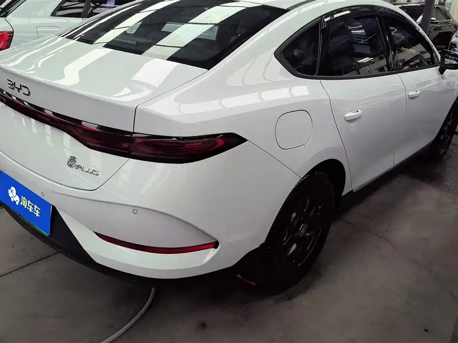 BYD Qin PLUS 2025 DM-i Smart Drive 55KM Leader фото 3