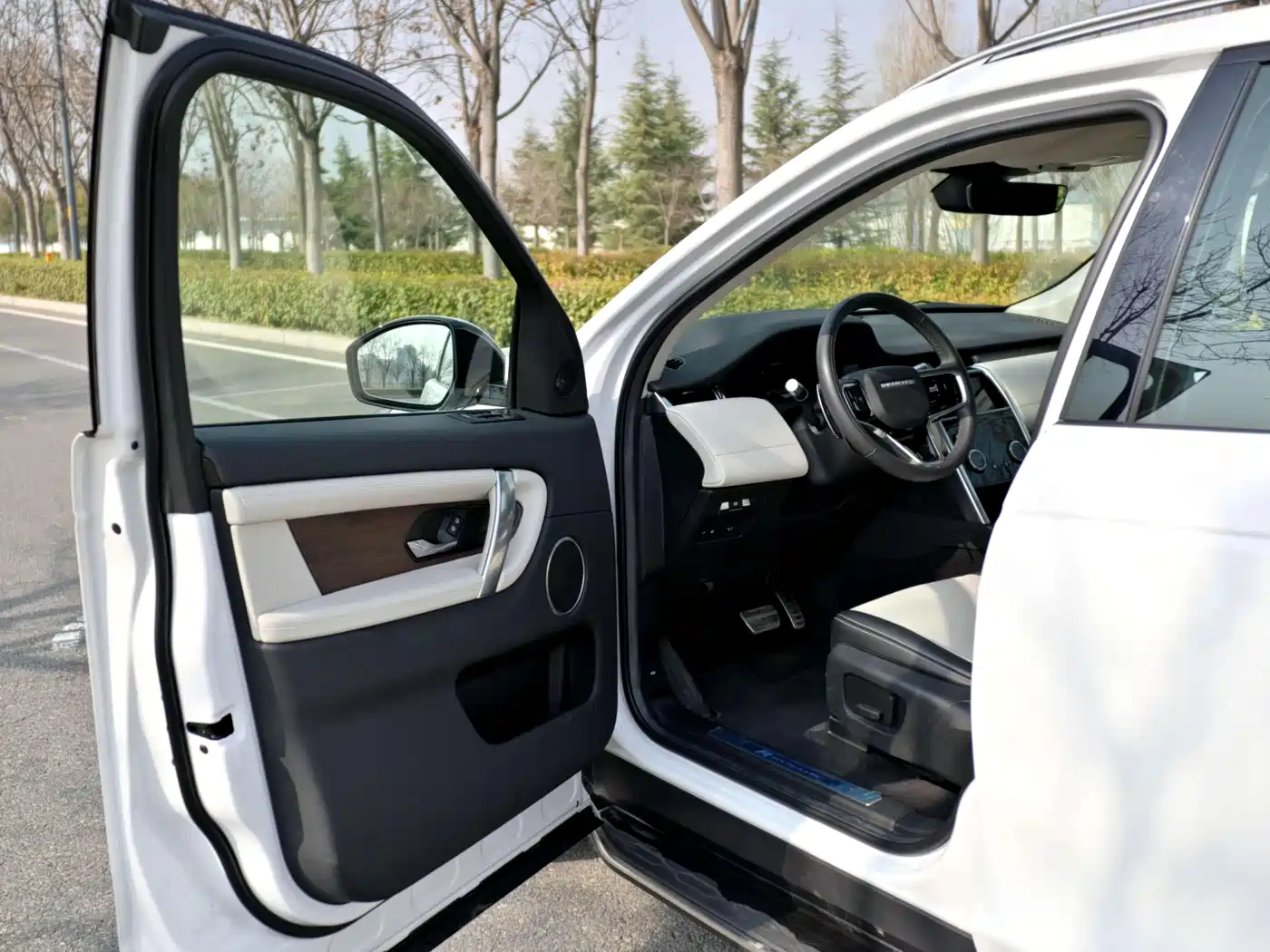 LAND ROVER DISCOVER NEW ENERGY SOURCES FOR SPORTS