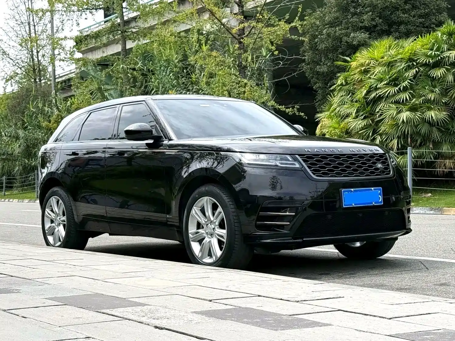 صورة 3 - Land Rover Range Rover Velar