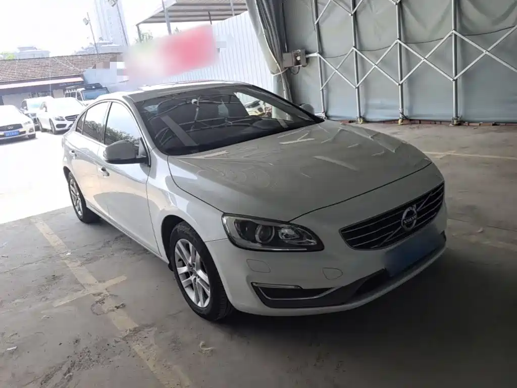 Фото 4 - Volvo S60