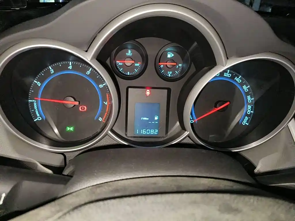 Photo 15 - Chevrolet Cruze