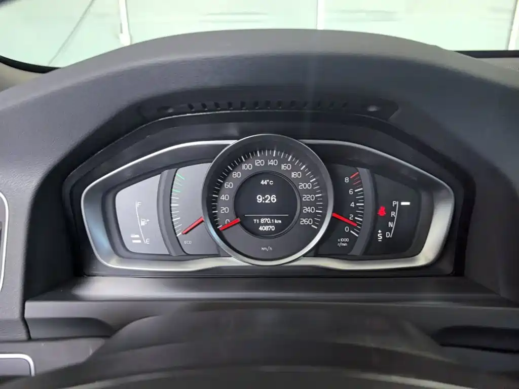 Фото 12 - Volvo S60