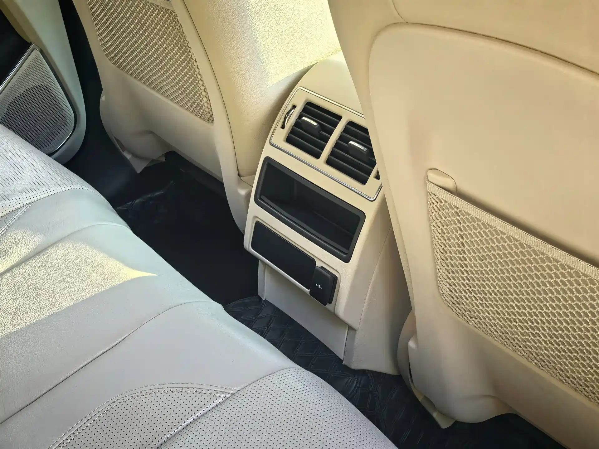 Photo 17 - Jaguar F-PACE