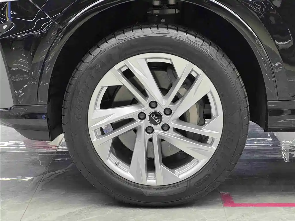 Audi Q7 2023 45 TFSI quattro S line Sport фото 4