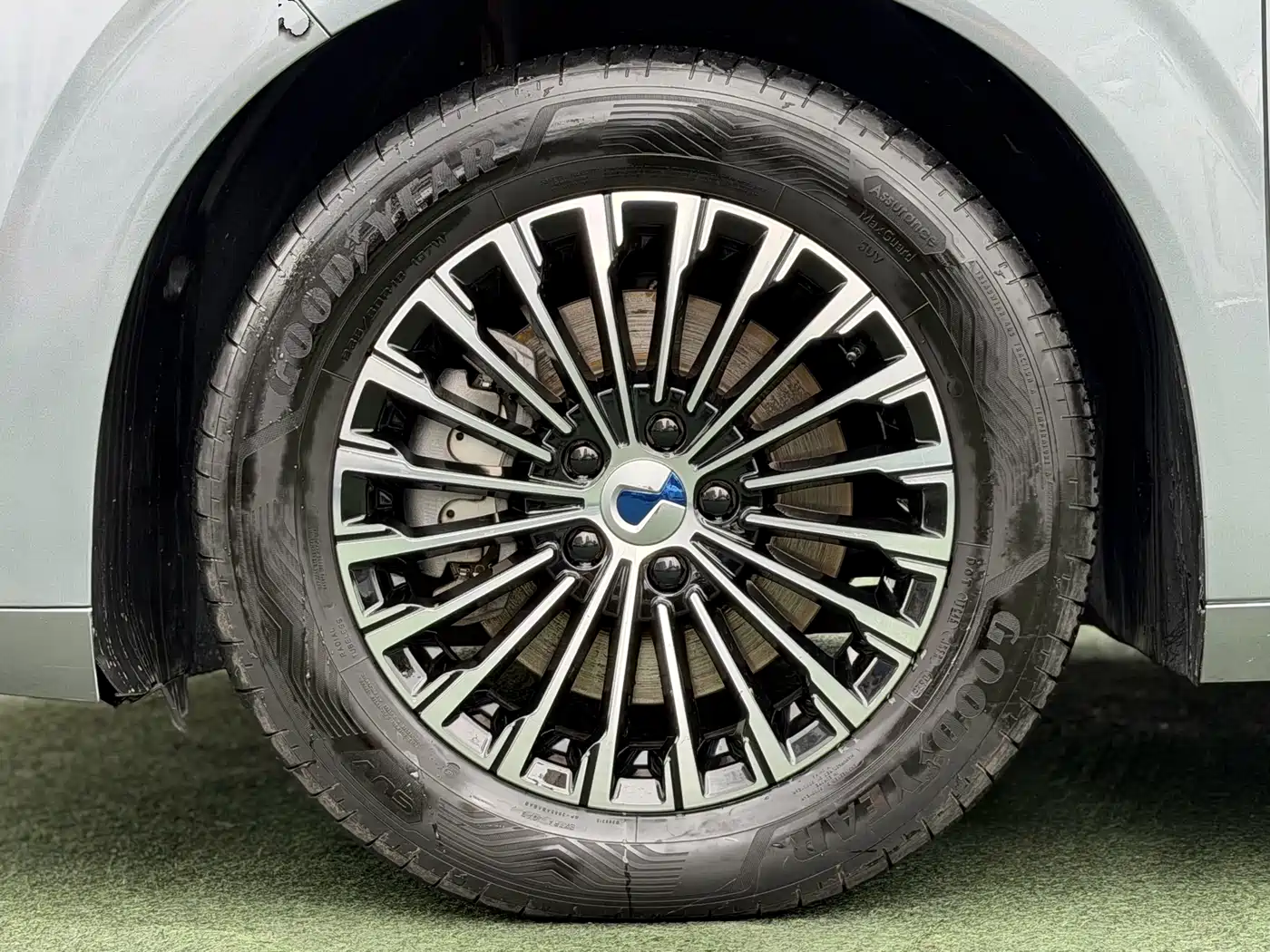 Denza D9 2022 DM-i 970 All-Wheel Drive Honor Edition фото 23