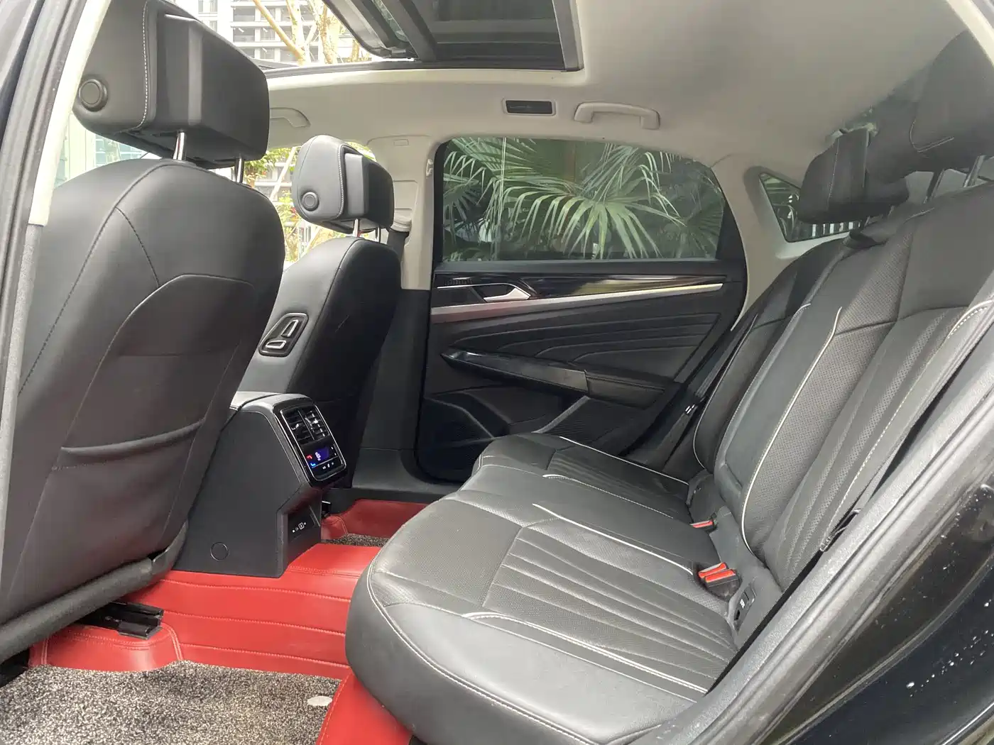 Volkswagen Passat 2024 380TSI Elite Edition фото 6