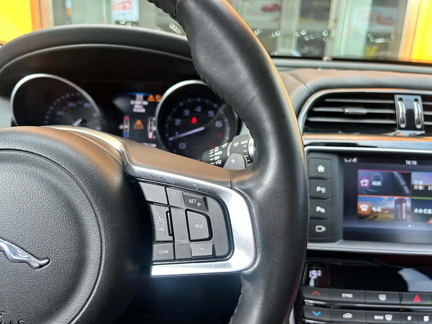 Jaguar XE 2016 2015 2.0T 240PS R-Sport