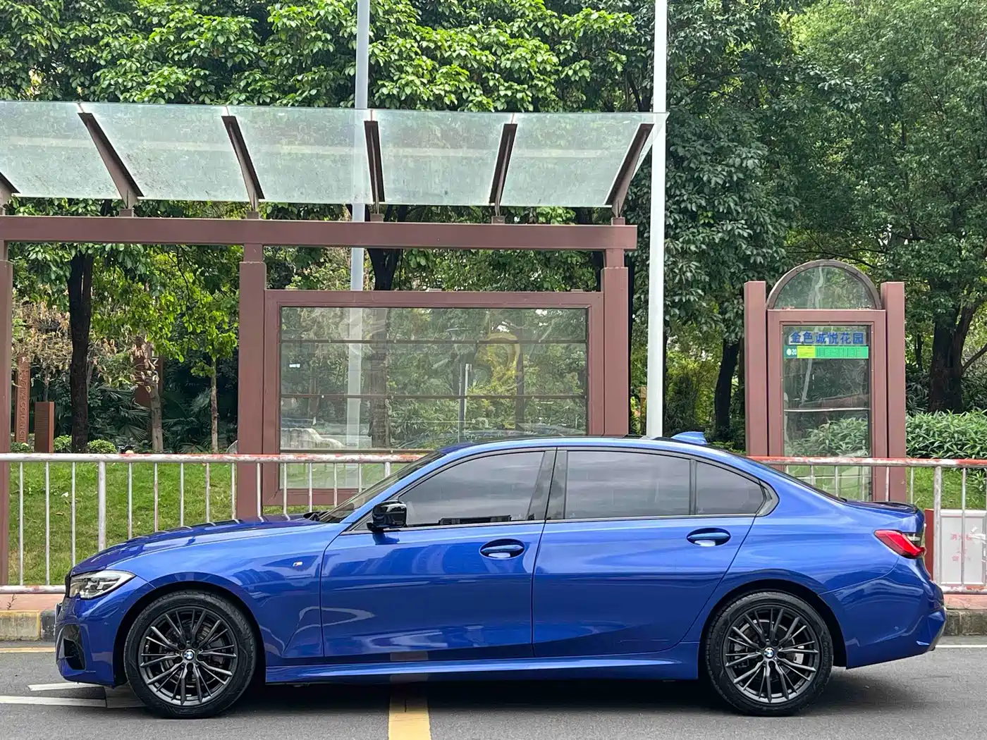 BMW 3 Series 2020 325Li M Sport Black Night Package фото 2