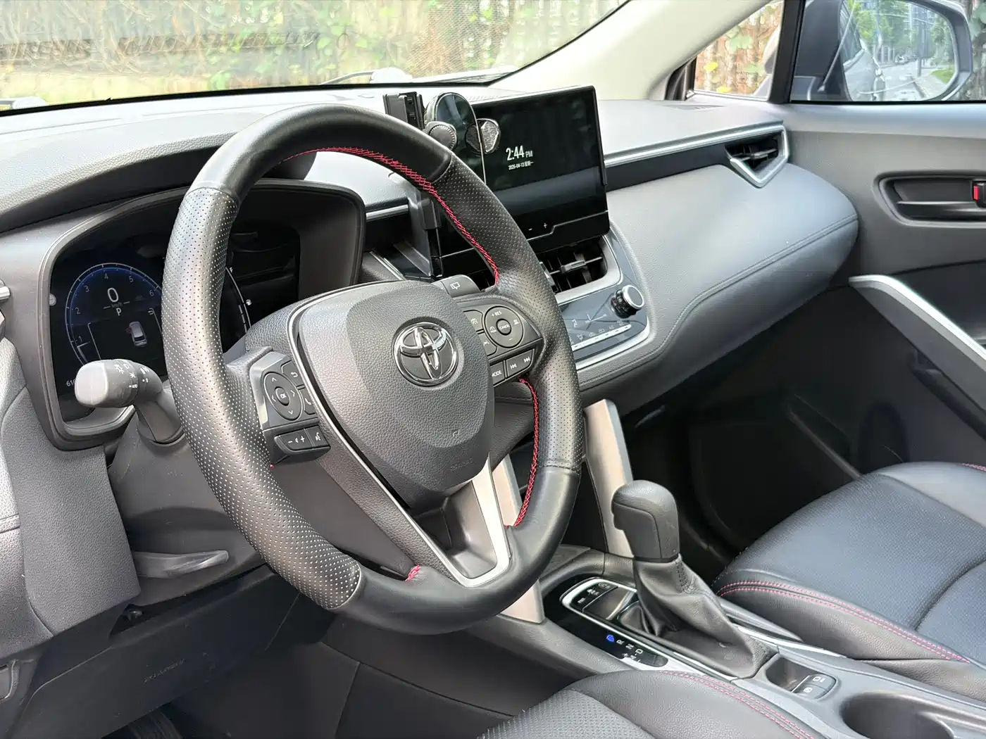 Toyota Frontlander 2023 2.0L CVT Leading Edition фото 12