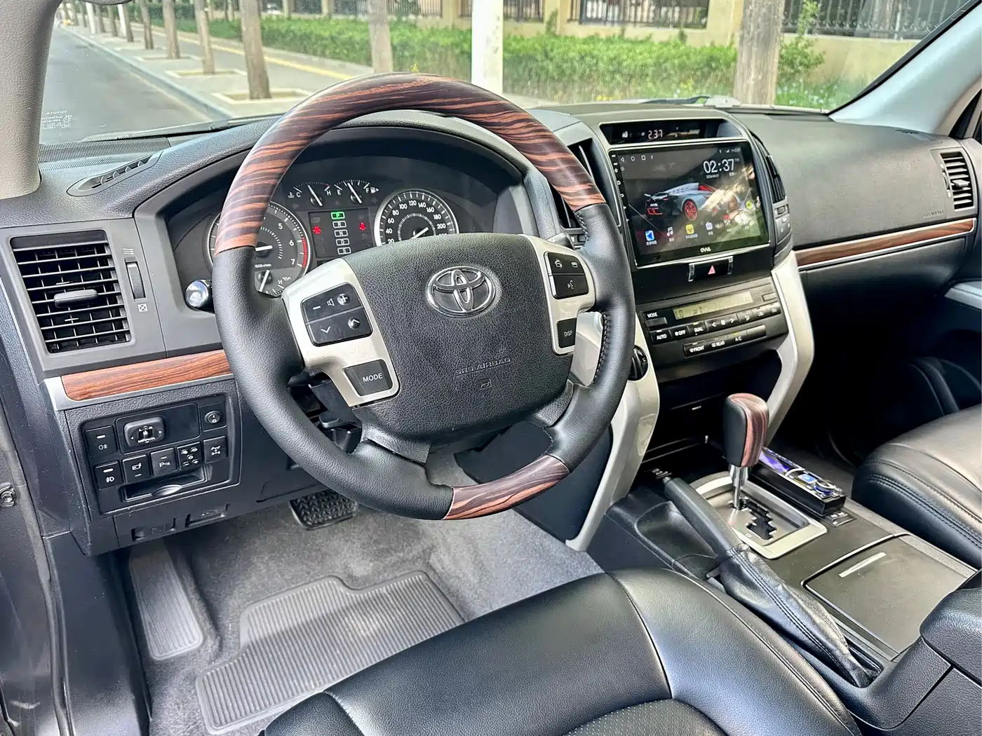 Toyota Land Cruiser (Import) 2015 4.0L V6 Middle East Low Configuration Edition фото 11