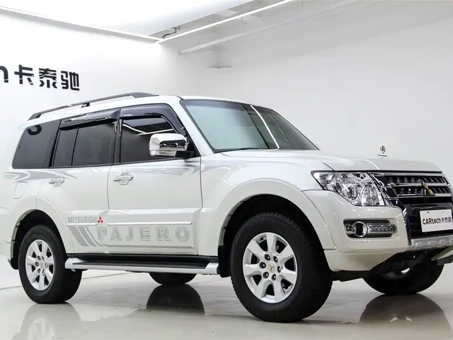 Mitsubishi Pajero (Import) 2020 3.0L Automatic Standard Edition фото 3