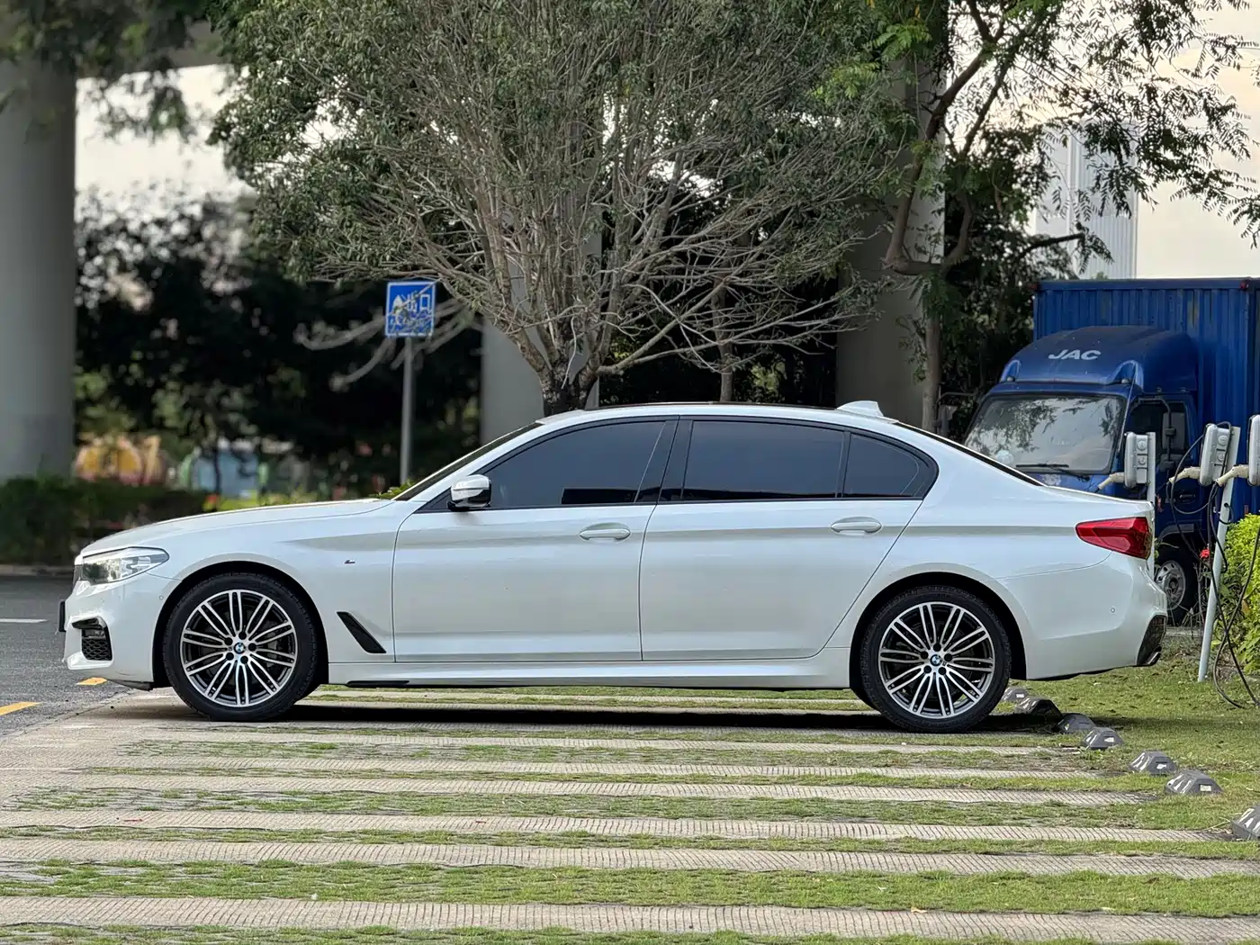 BMW 5 Series 2019 530Li Leading M Sport Package фото 3