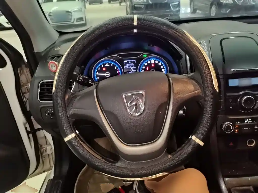 Baojun 610 2015 2014 CROSS 1.5L Manual Comfort