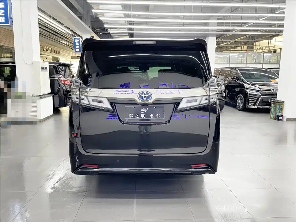 Фото 5 - Toyota Vellfire