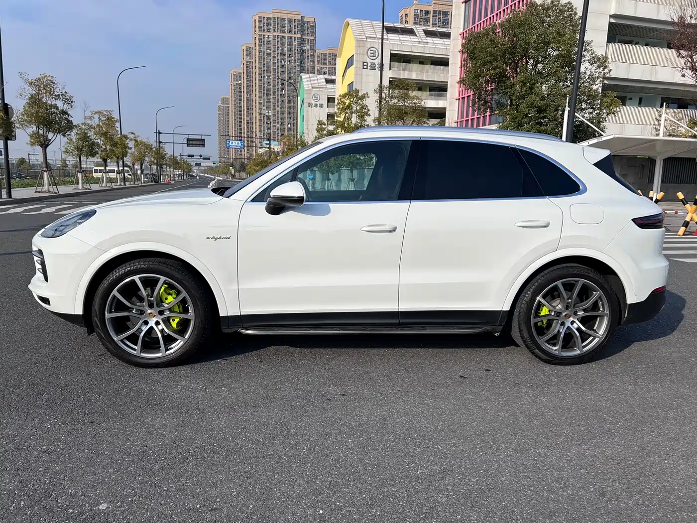 Porsche Cayenne New Energy 2022 Cayenne E-Hybrid 2.0T Platinum Edition фото 4