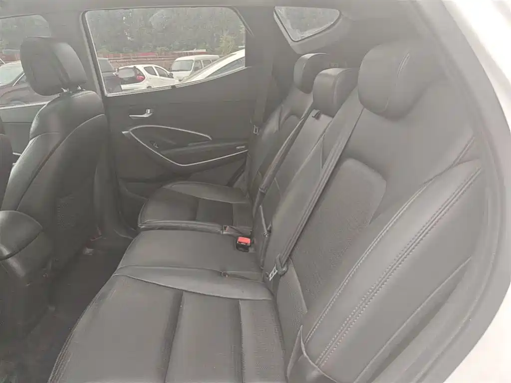 Hyundai Santa Fe 2013 Facelift 2.4L Automatic 4WD Smart фото 17