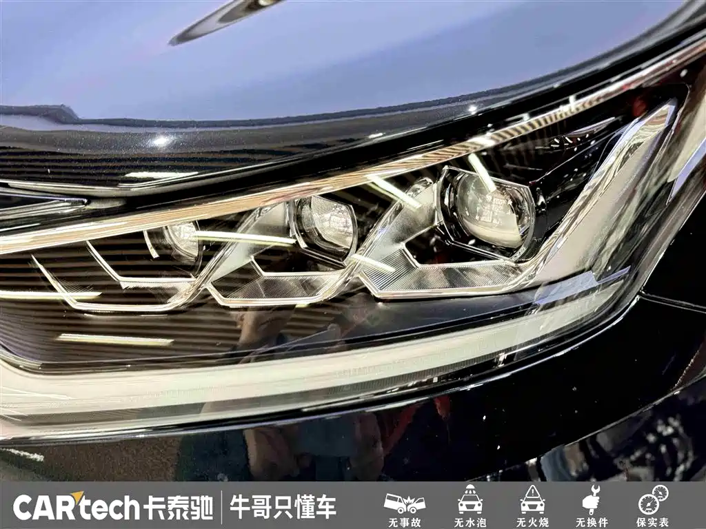 Toyota Highlander 2023 2.5L Smart Hybrid Dual Engine AWD Premium 7-Seater фото 12