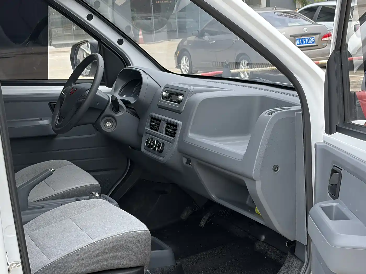 Wuling Motors Wuling Yangguang 2026 2025 400km Bus Comfort Edition