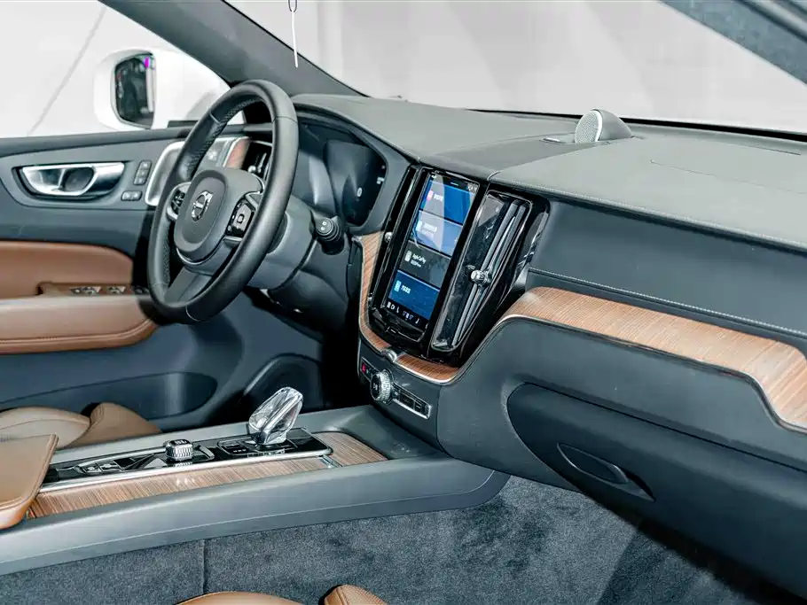 Volvo XC60 Plug-in Hybrid 2025 2025 Plug-in Hybrid Long Range AWD Zhiya Luxury Edition