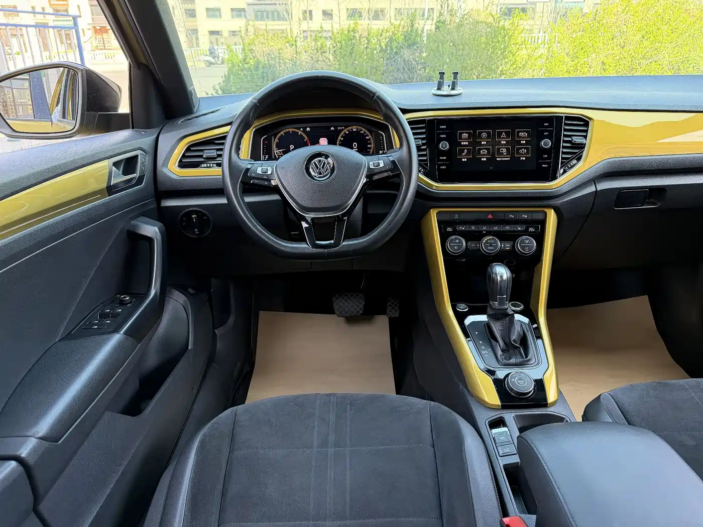 VOLKSWAGEN T ROC EXPLORING SONGS