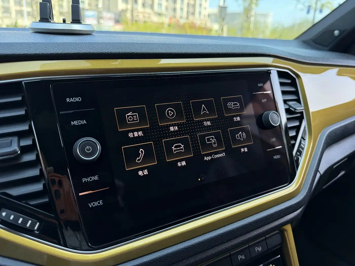 VOLKSWAGEN T ROC EXPLORING SONGS