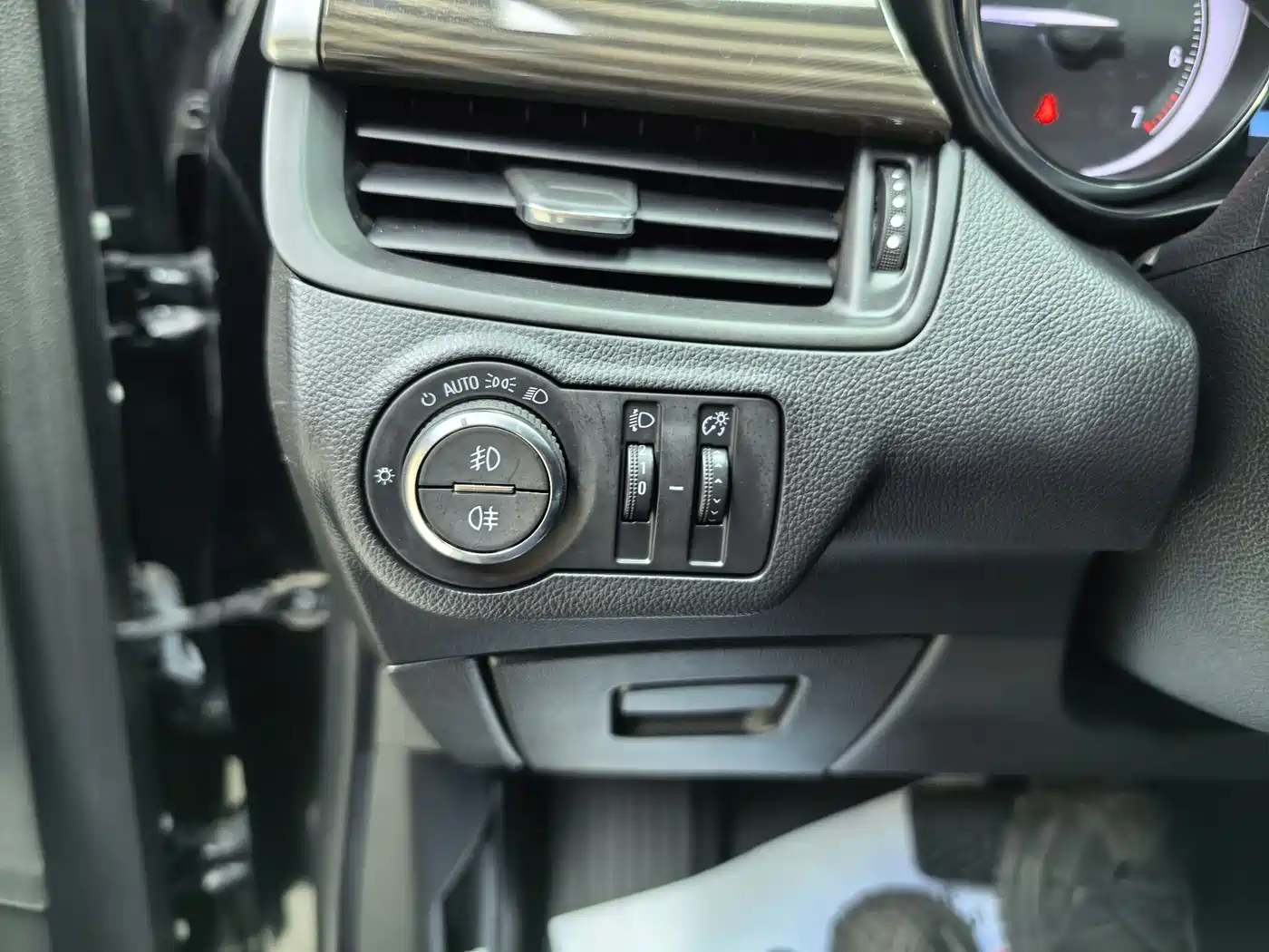 Buick Envision Plus 2019 20T FWD Leading Model China VI фото 6