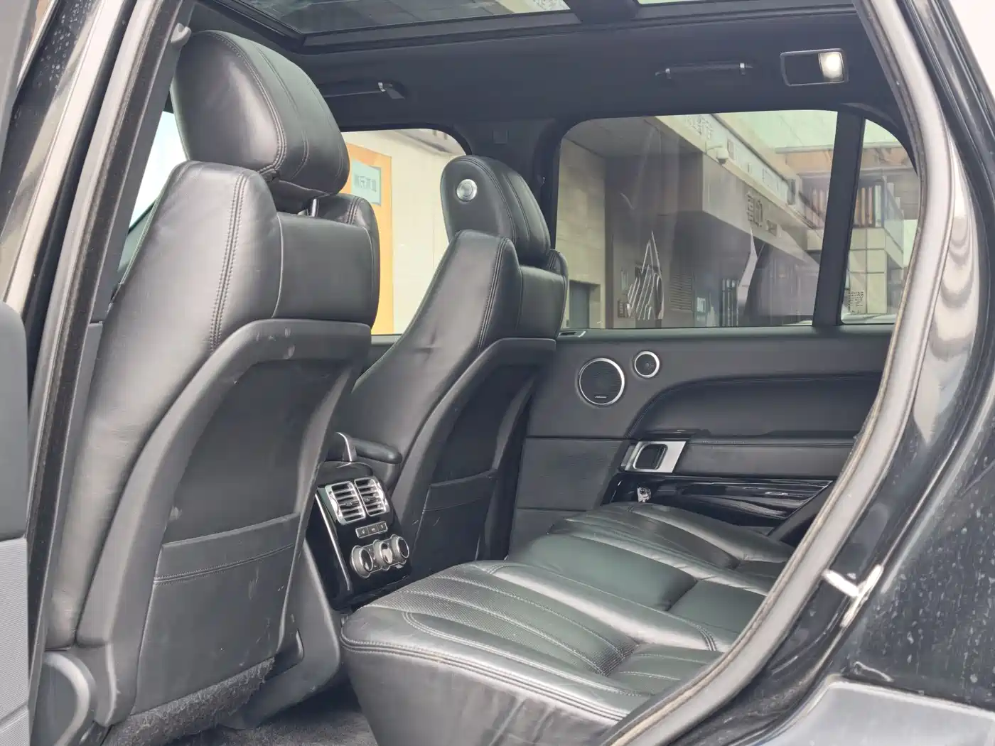Land Rover Range Rover 2015 3.0 SC V6 Obsidian Limited Edition фото 8