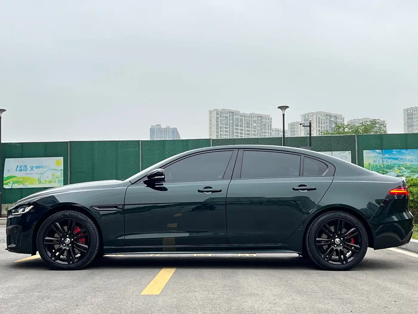 Jaguar XEL 2024 Model 2.0T 250PS R-DYNAMIC S Gloss Black Sport Edition фото 3