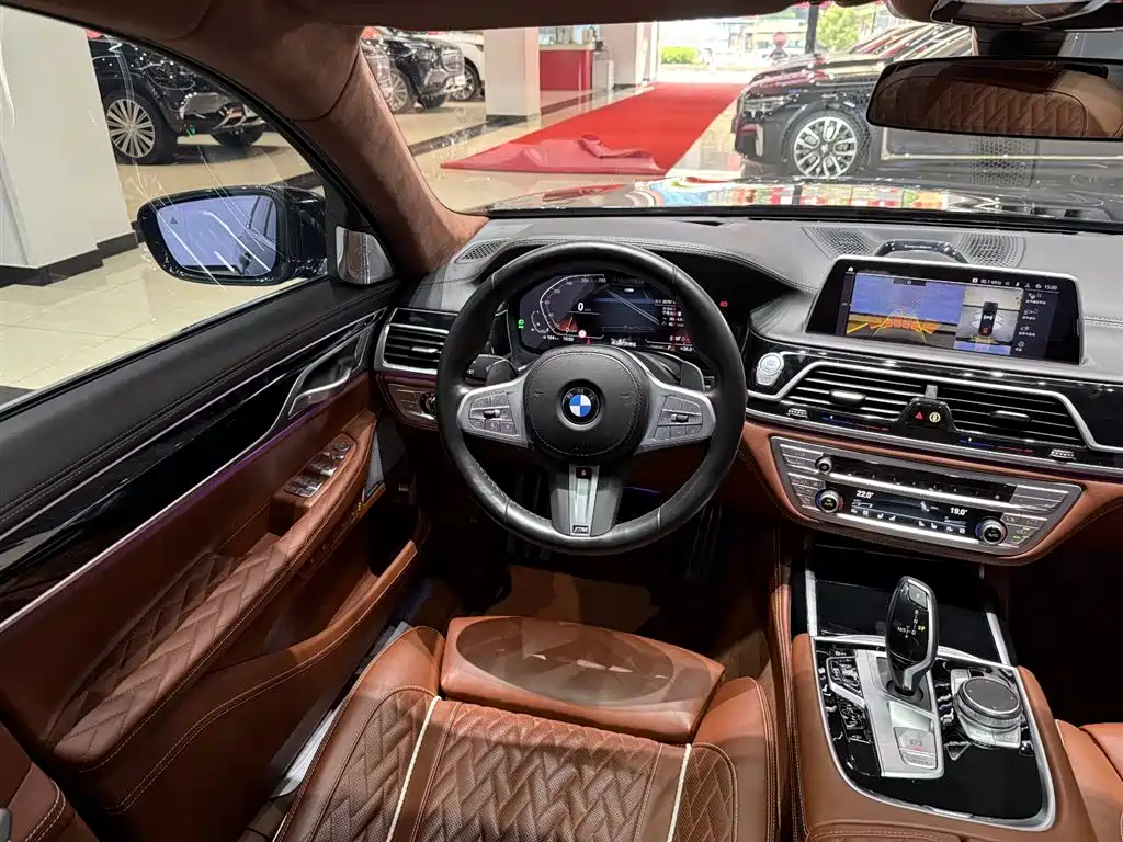BMW 7 Series 2021 Model 740Li xDrive Executive M Sport Package фото 22