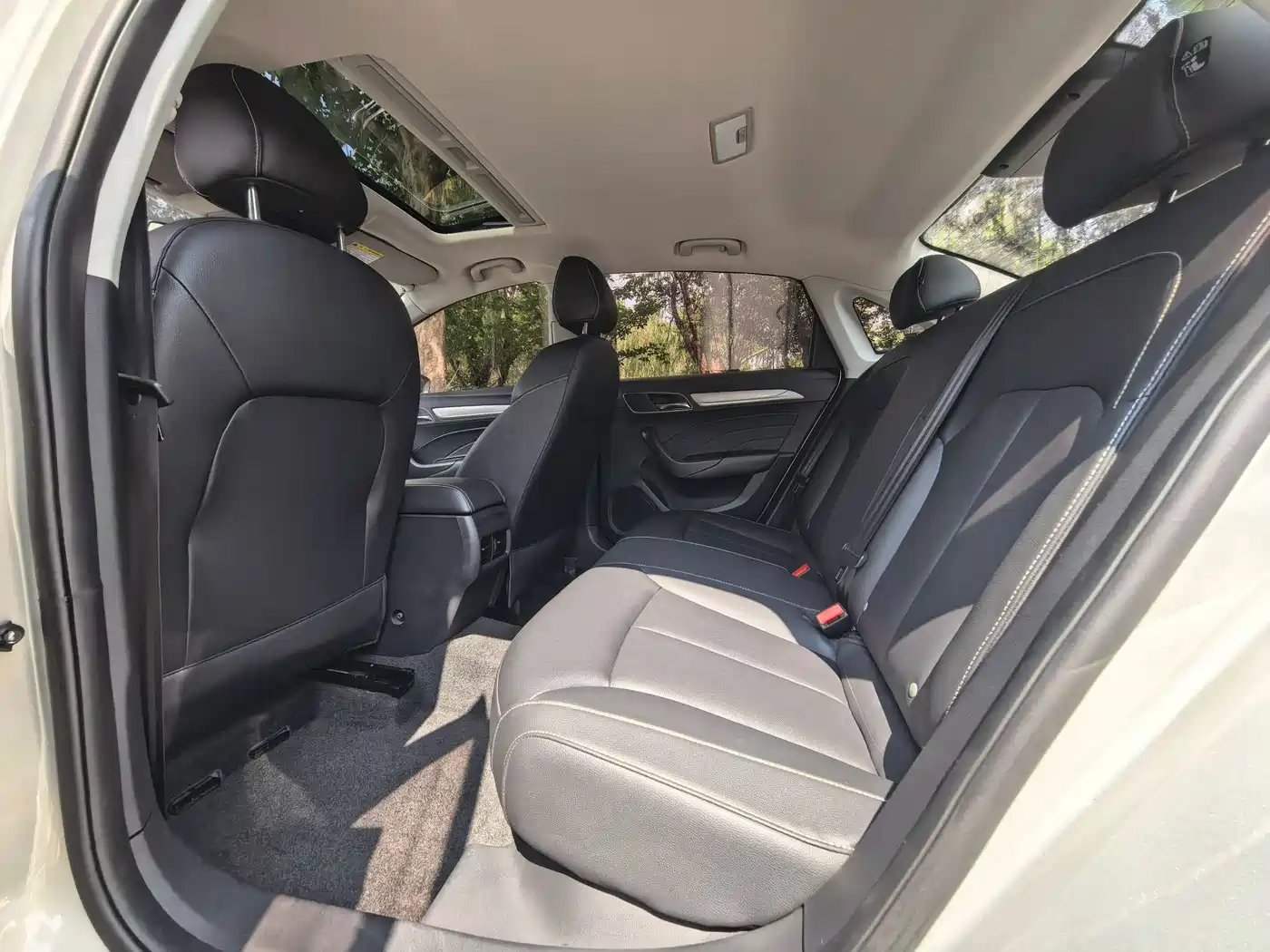 Roewe i6 New Energy 2017 2017 45T Hybrid Connected Smart Enjoyment Edition