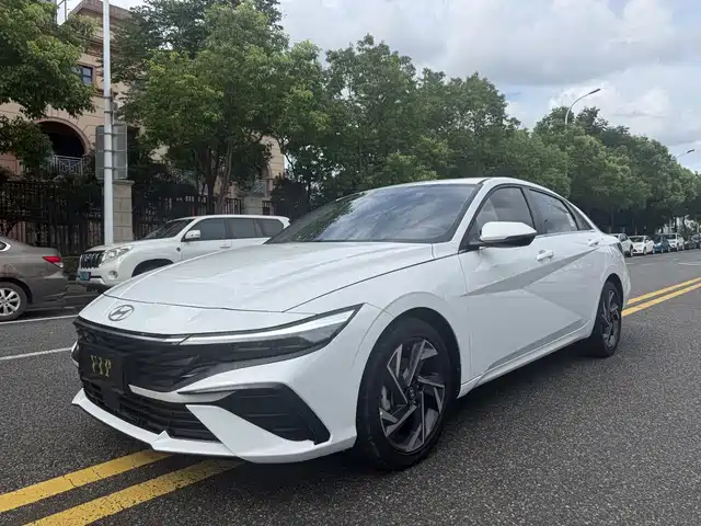 Hyundai Elantra 2025