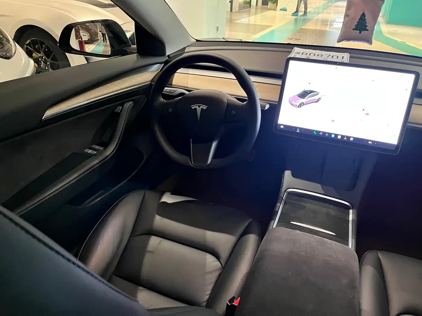 TESLA MODEL 3