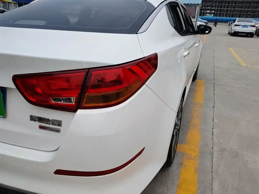 Kia K5 2015 2.0L Automatic LUX фото 8