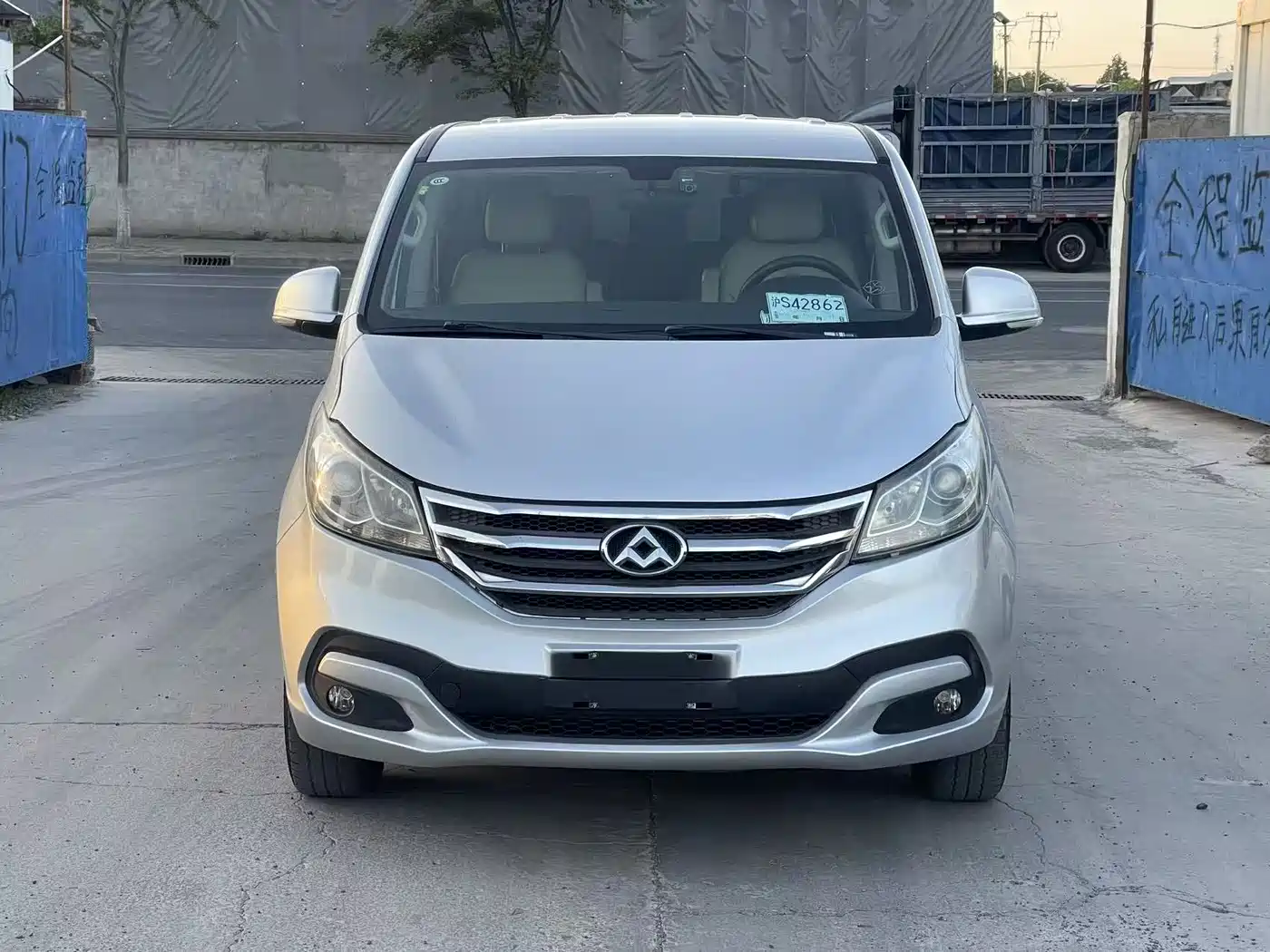 SAIC Maxus Maxus G10 2015 2.0T Automatic Commemorative Edition фото 2