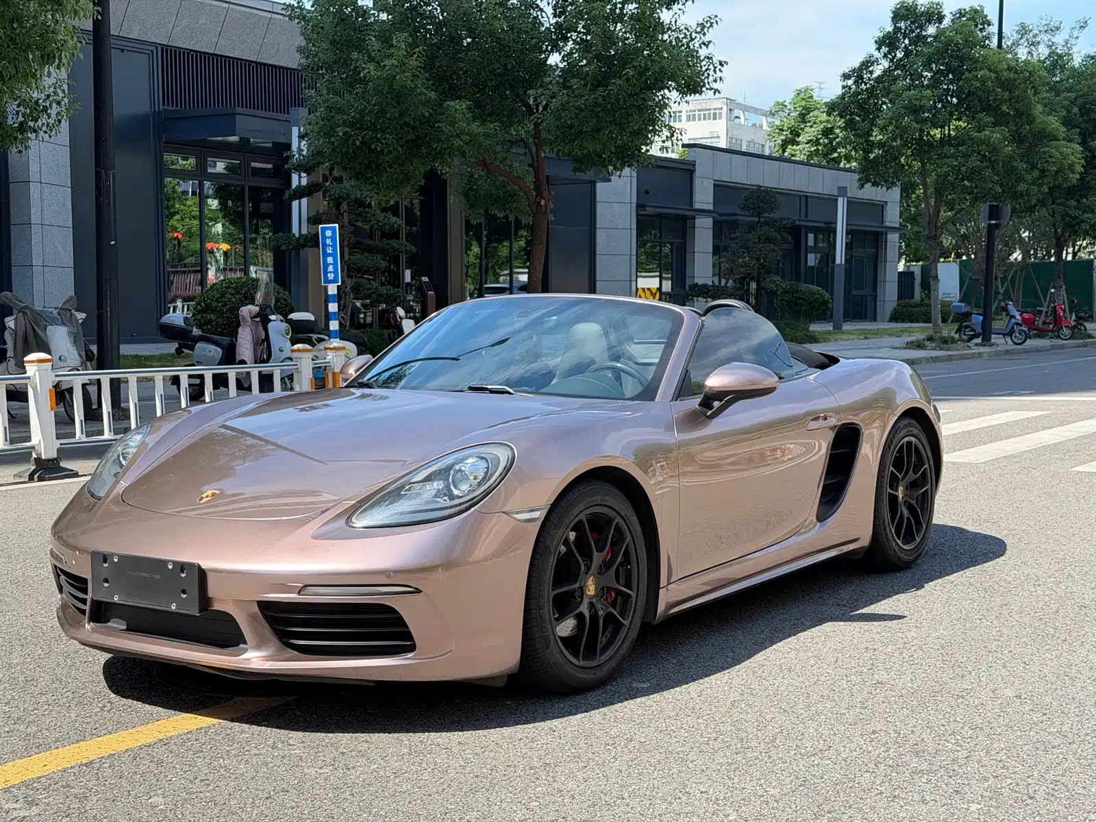 Photo 3 - Porsche 718