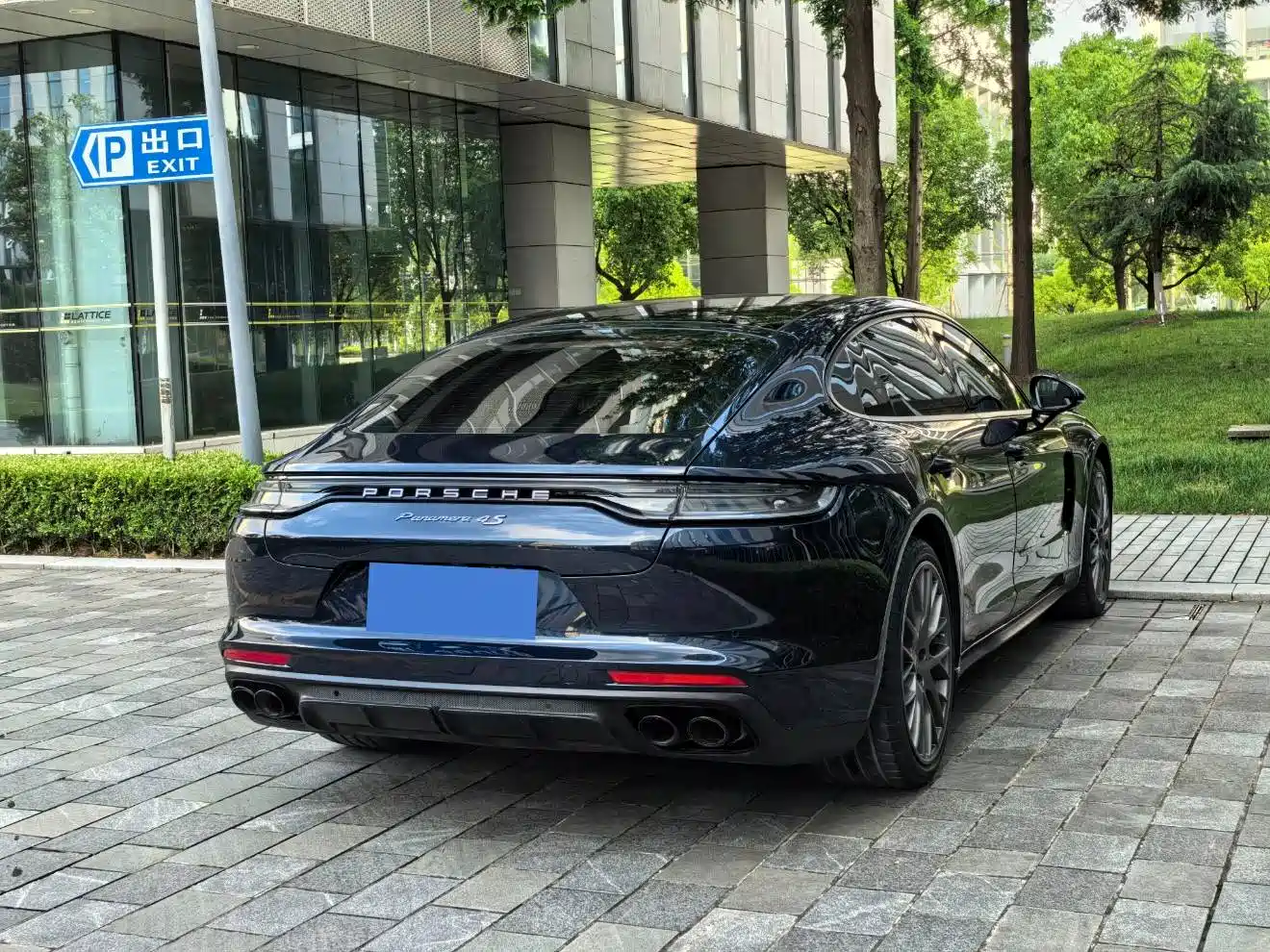 Porsche Panamera 2023 Panamera 4 Executive Long Wheelbase 2.9T фото 37