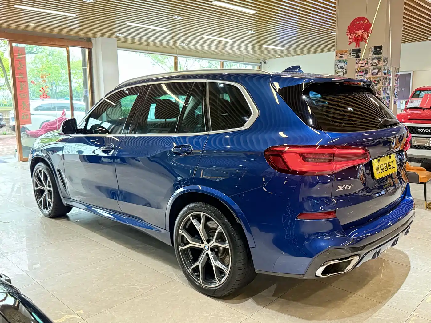BMW X5 (Import) 2019 xDrive40i Exclusive M Sport Package фото 6