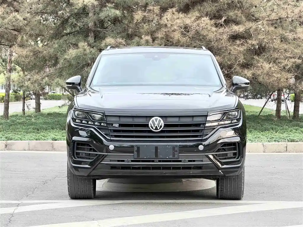 Volkswagen Touareg 2023 3.0TSI R-Line Black Sports Package фото 2