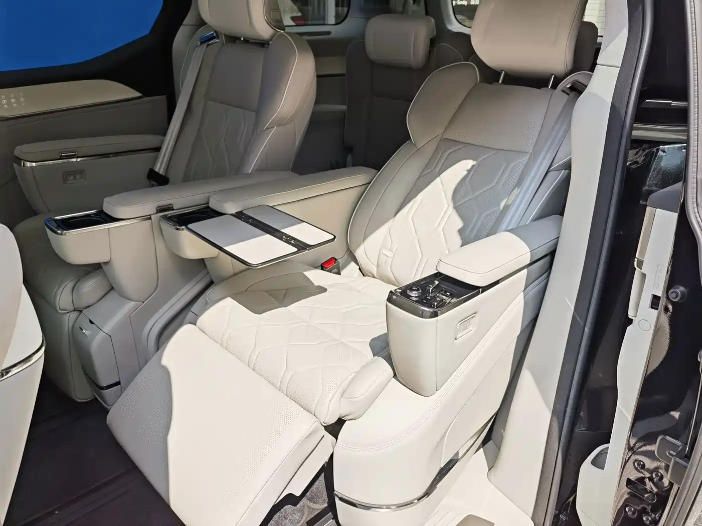 Volvo EM90 2025 2025 Ultra Six-Seater